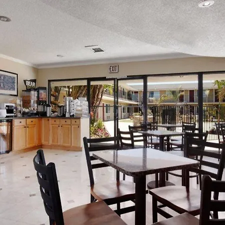 Travelodge By Wyndham Santa Maria 